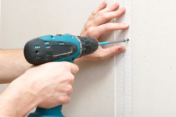 fastening drywall with drill and screw