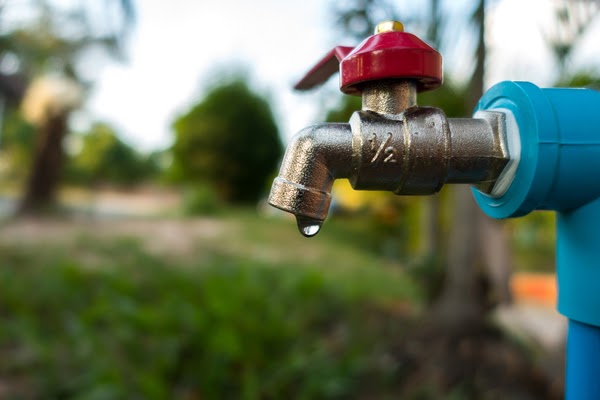outdoor faucet drip water