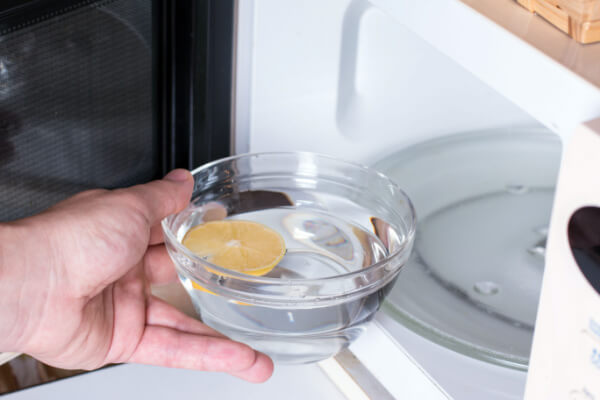 diy cleaner vinegar and lemon microwave